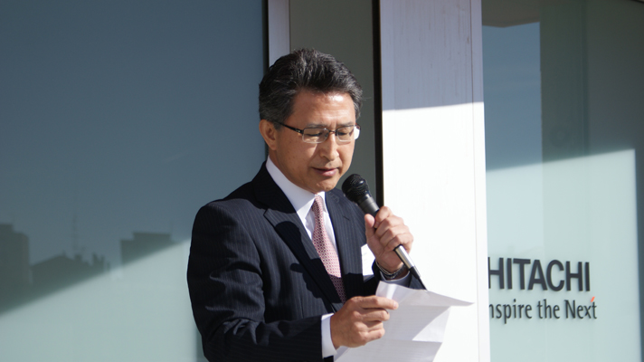 Yasushi Fukui, miembro de la alta dirección de Hitachi, en la inauguración