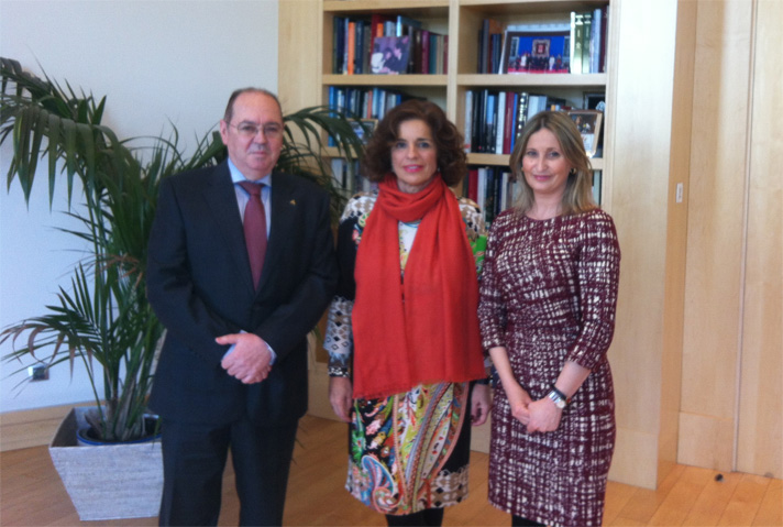 De izq a dcha: José María de la Fuente, Presidente de Asefosam; Ana Botella, Alcaldesa de Madrid, e Inmaculada Peiró, Directora General de Asefosam 