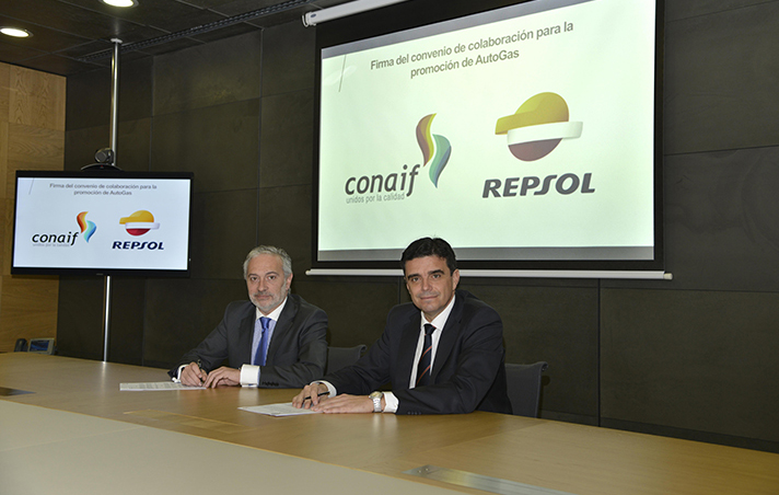 Esteban Blanco Serrano, presidente de Conaif, y  Francisco Javier Gutiérrez Bucero, representante de GLP de Repsol