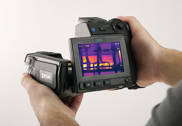 UltraMax es una función de procesamiento de imágenes que mejora la resolución y la sensibilidad de infrarrojos de la cámara