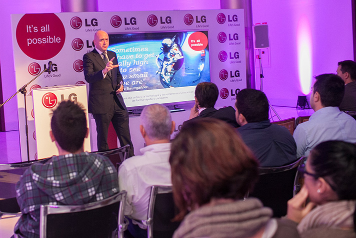 Francisco Ramírez, Director Comercial de la división de B2B de LG España, durante su intervención