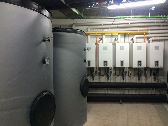 Instalaciones de Calefacción y Agua Caliente Sanitaria de Chaffoteaux en un edificio de Palencia