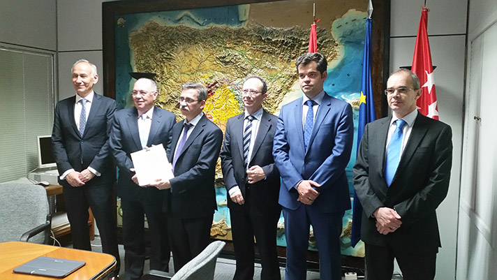 Momento de la firma del acuerdo para el desarrollo del Plan Renove de Salas de Calderas en la Comunidad de Madrid (2015)