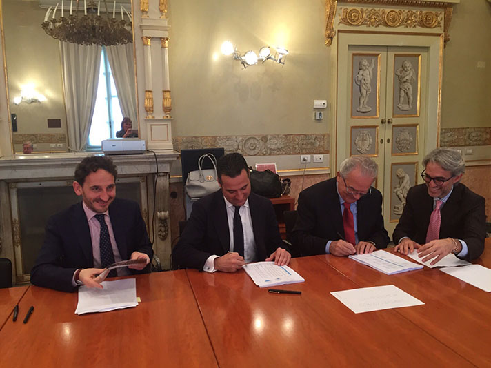 Un momento de la firma del acuerdo entre Orkli y Valmex