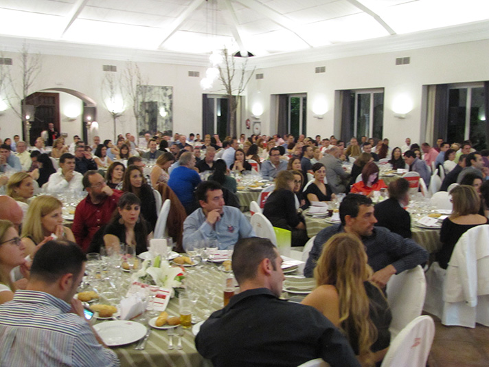 Los asistentes a la Convención de Casamayor y Mitsubishi Electric, durante la cena