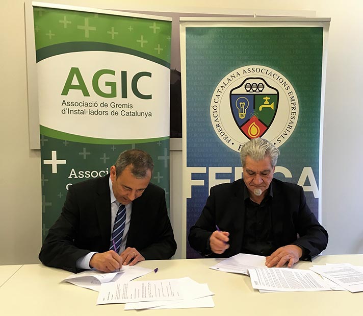 Juan Fernández, presidente de Ferca, y Jaume Alcaide, presidente de Agic, durante la firma del acuerdo