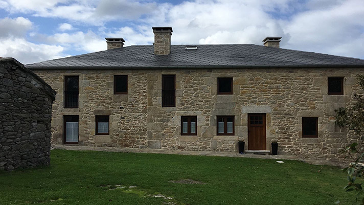 Esta casa rural cuenta con un completo sistema de climatización radiante por suelo, techo y pared