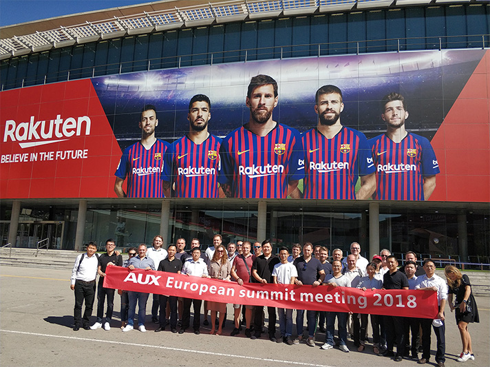 Los participantes en la convención, en el estadio Camp Nou