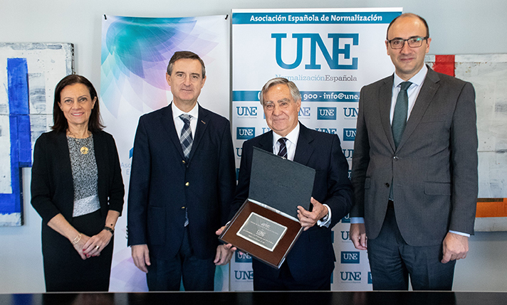 Pilar Budí, Directora General de AFEC; Luis Mena, Presidente de AFEC; Carlos Esteban, Presidente de UNE; y Javier García, Director General de UNE