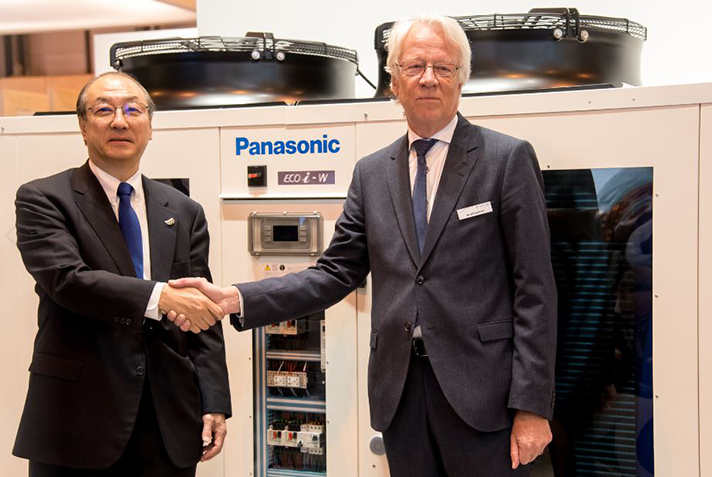 Toshiyuki Takagi, Director Ejecutivo de Panasonic Corporation y Presidente de Panasonic Aire Acondicionado, y Roland Kasper, CEO de Systemair