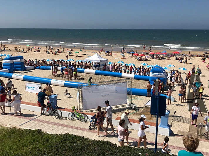 La compañía especializada en climatización recorrerá un año más las playas españolas con el objetivo de cambiar “Calor por deporte y diversión”