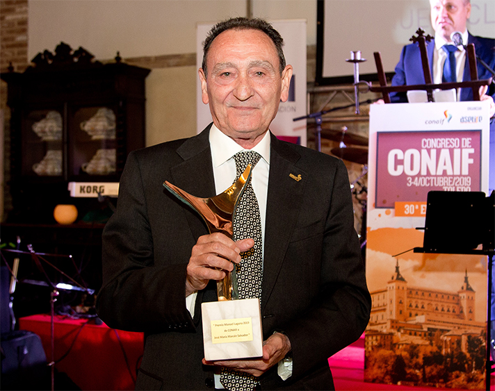 José María Marcén, con el premio Manuel Laguna de Conaif 2019