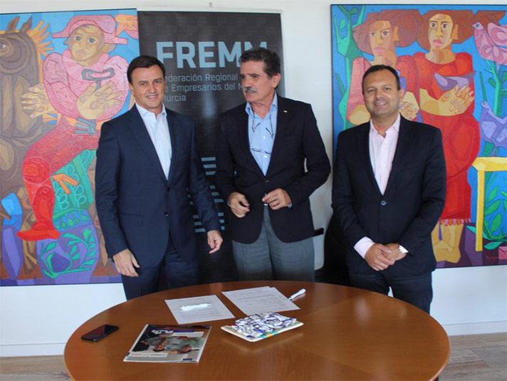 Ambrosio Martínez Abellán, Jefe de Ventas Regional de la Zona Este Junkers; Andrés Sánchez, secretario general de FREMM y Faustino Herrero, presidente de Cruz Roja Murcia