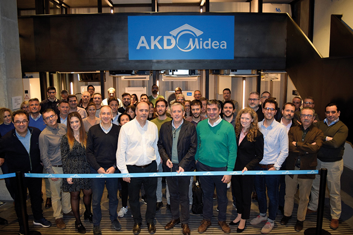 Momento del acto inaugural del centro de formación AKD Midea