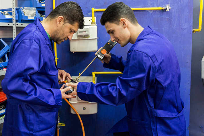 Cursos gratuitos para jóvenes desempleados con prácticas en empresas y una beca de 18 euros al día 