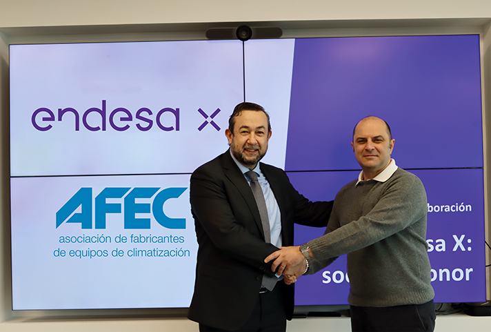 El presidente de AFEC, Francisco Perucho, y Davide Ciciliato, director general de Endesa X