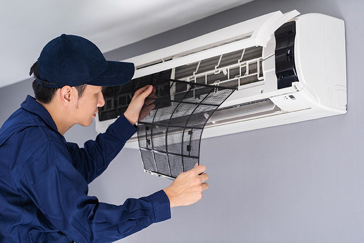 Revisar las conexiones eléctricas y los tubos de los aparatos de aire acondicionado, consejos de los instaladores para no disparar el consumo