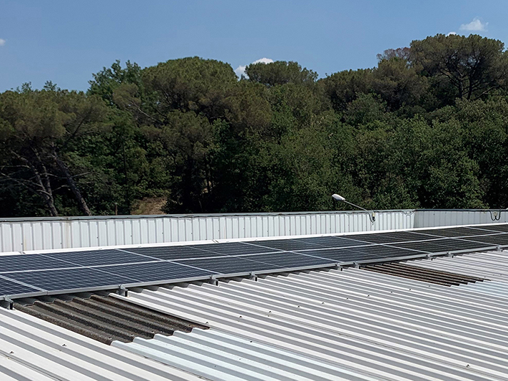 Placas fotovoltaicas para aerotermia y suelo radiante en Giacomini España