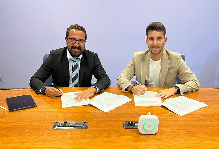 La firma del acuerdo se ha realizado en Ordizia, en la sede de Orkli, entre Beñat Zudaire, director del negocio de Confort & Salud y Xabier Aláez, CEO y cofundador de inBiot