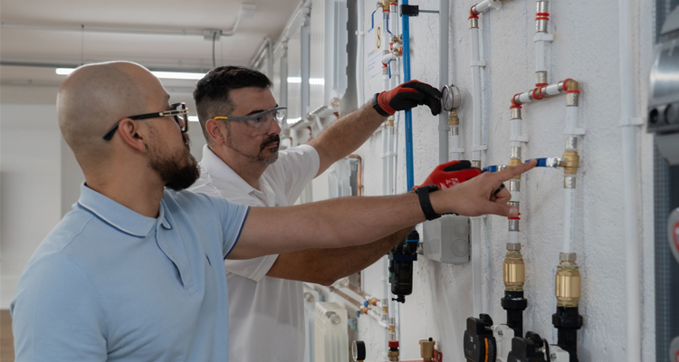 La demanda de técnicos de climatización aumenta un 50% impulsada por la aerotermia y las altas temperaturas