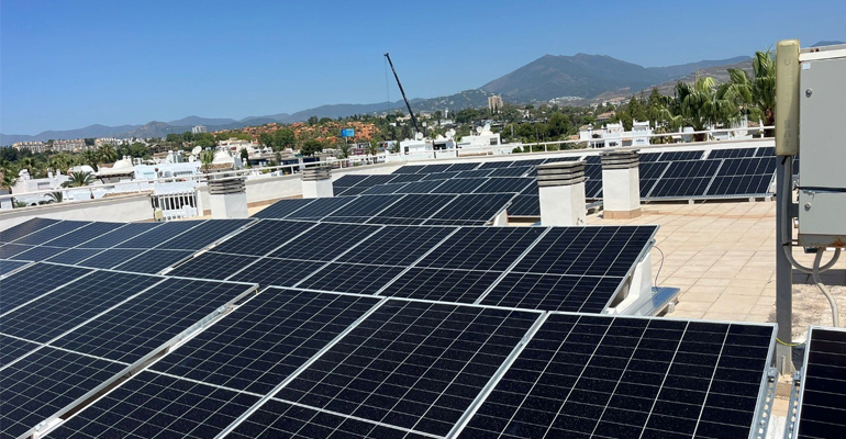 Integrar fotovoltaica en hoteles de lujo para reducir costes energéticos y mejorar la eficiencia operativa
