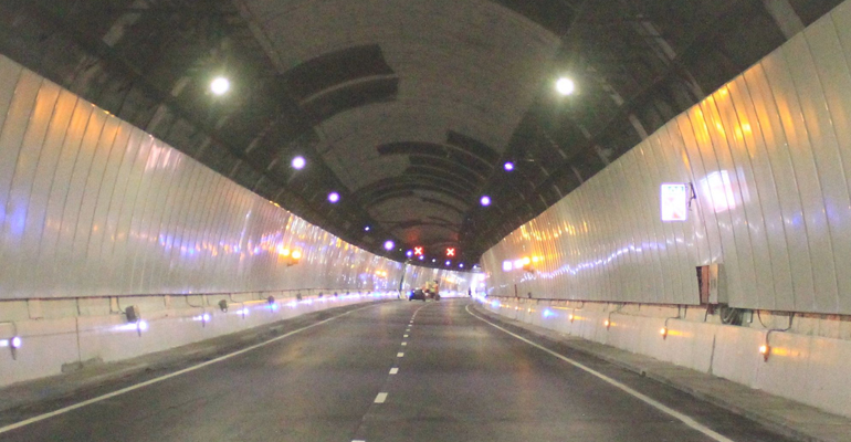 Barcelona reabre el Túnel de la Rovira tras su renovación con mejoras en iluminación y seguridad