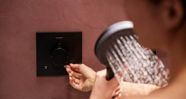 Termostato empotrado de hansgrohe que combina diseño compacto, seguridad y eficiencia