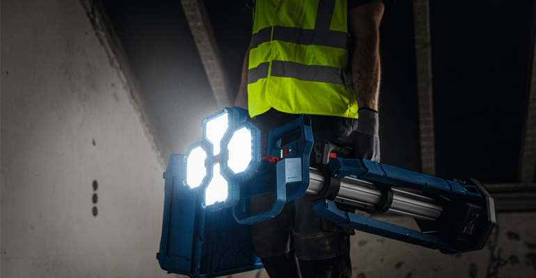 Torre de iluminación a batería para trabajos en condiciones adversas