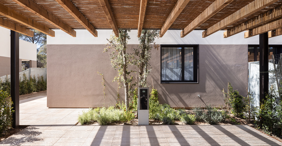 El residencial Villas Ponent integra soluciones de recarga de vehículo eléctrico de Simon